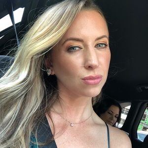 Meet your Posher, Caitlin